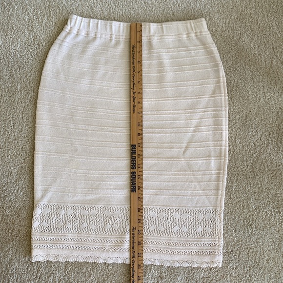 Nice vintage St. John cream tank top and skirt with Lacey edge, P - Picture 6 of 14